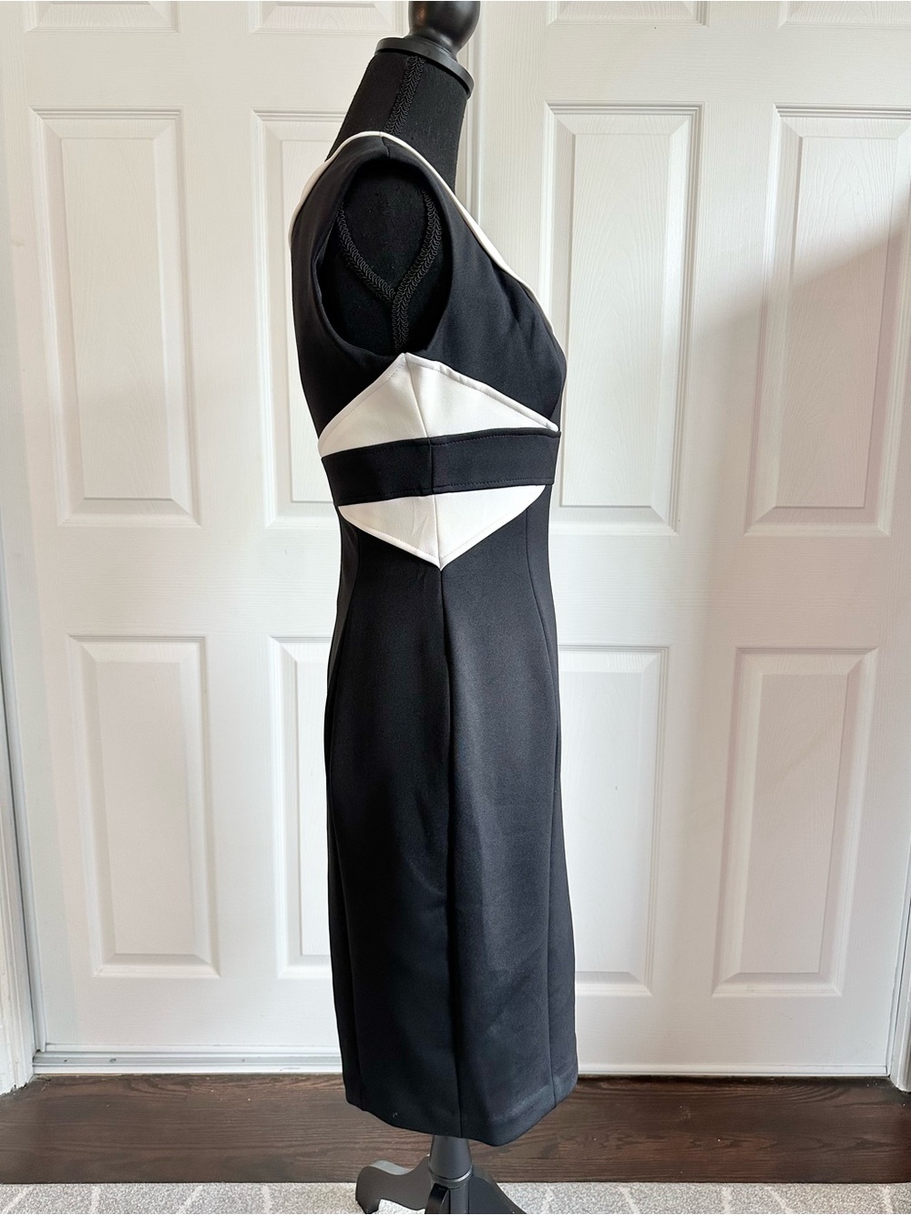 Maggy London Black and Ivory Stretch Cocktail Dress - Picture 3 of 6